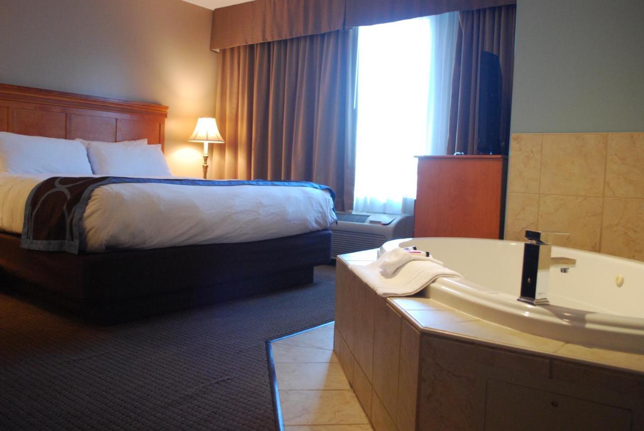 Отель Super 8 By Wyndham Edmonton South Экстерьер фото