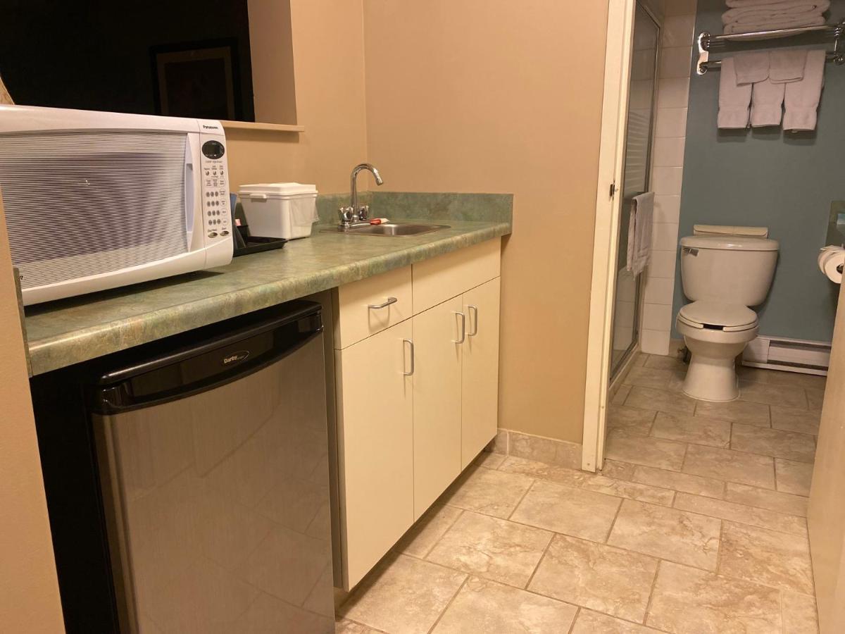 Отель Super 8 By Wyndham Edmonton South Экстерьер фото