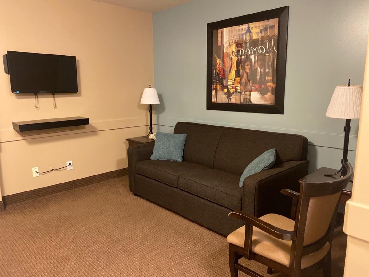 Отель Super 8 By Wyndham Edmonton South Экстерьер фото