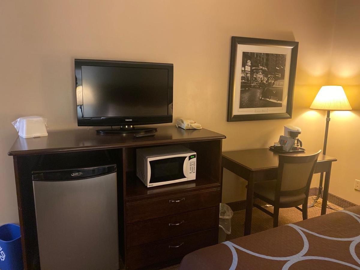 Отель Super 8 By Wyndham Edmonton South Экстерьер фото